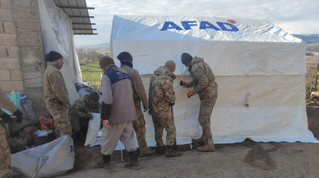 Jandarma ekipleri Pazarcık'ta çadır kurdu.