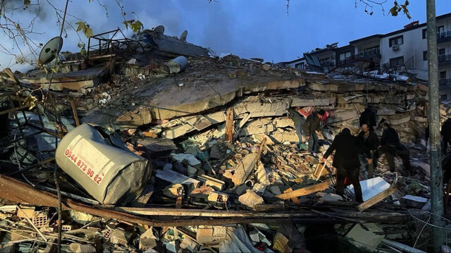 Kanadalı sismoloji profesörü, Türkiye'deki depremin karada meydana gelen en büyüklerinden olduğunu belirtti.