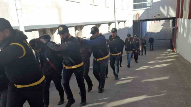 Adana'da deprem fırsatçıları tutuklandı