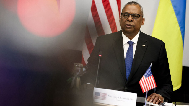 Le secrétaire américain à la Défense, Lloyd Austin, prononce le discours d'ouverture d'une réunion de deux jours des ministres de la Défense des pays de l'Alliance au siège de l'OTAN, à Bruxelles, le 14 février 2023.