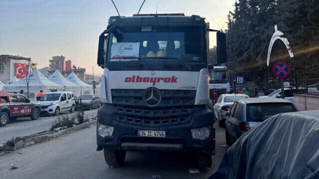 Le groupe Albayrak continue de fournir de l'aide à la région touchée par le tremblement de terre. Crédit : Yeni Şafak