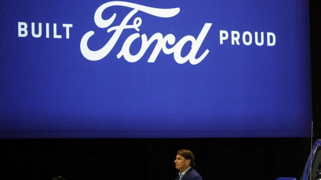 Le PDG de Ford, Jim Farley, lors d'une conférence de presse le 13 février 2023 auquel Ford Motor Company annonce qui s'associera à la plus grande société de batteries au monde, une société basée en Chine appelée Contemporary Amperex Technology. Crédit photo: BILL PUGLIANO / GETTY IMAGES NORTH AMERICA / GETTY IMAGES VIA AFP