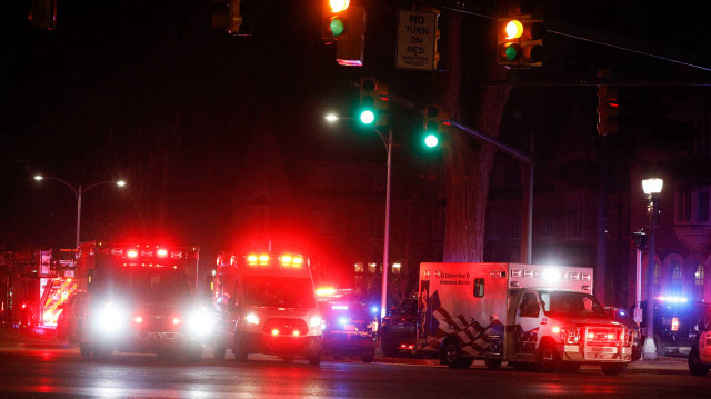 La police et les véhicules d'urgence sont sur les lieux de la fusillade sur le campus de l'Université d'État du Michigan, le 13 février 2023 à Lansing, Michigan. Crédit photo: BILL PUGLIANO / GETTY IMAGES NORTH AMERICA / GETTY IMAGES VIA AFP