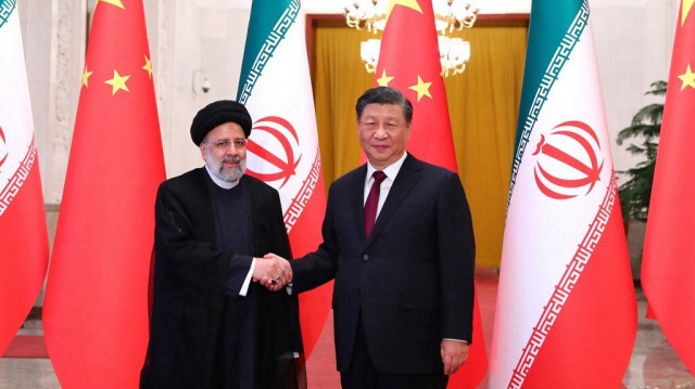 le président chinois Xi Jinping et le président de la République islamique Ebrahim Raisi. Crédit photo: Présidence iranienne / AFP