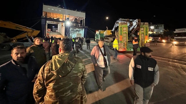 Kuzey Kıbrıs Türk Cumhuriyeti depremzedeler için 82 tır yardım gönderdi