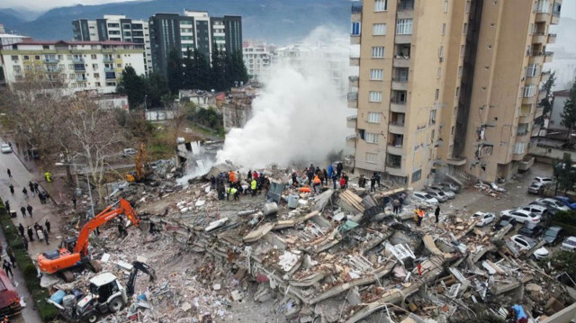 7,7 büyüklüğündeki deprem 10 ilde büyük yıkıma yol açtı