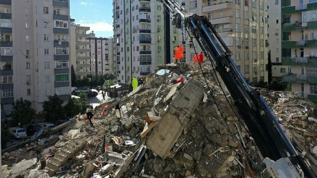 7,7 büyüklüğündeki depremde Osmaniye'de de çok sayıda bina yıkıldı.