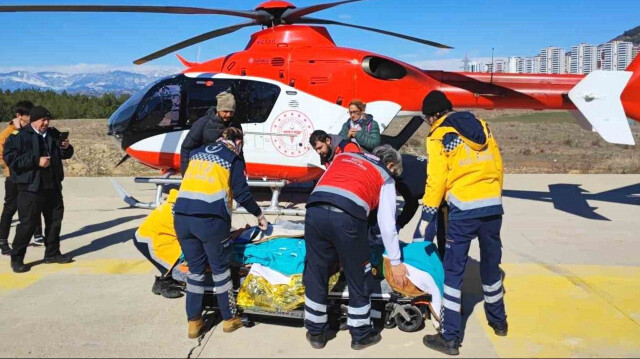 Melike İmamoğlu, ileri tetkik için ambulans helikopterle Adana'ya götürüldü. 