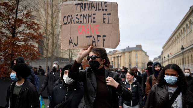 Manifestation contre la réforme des retraites, à Paris, le 16 février 2023. Crédit photo: JULIEN DE ROSA / AFP