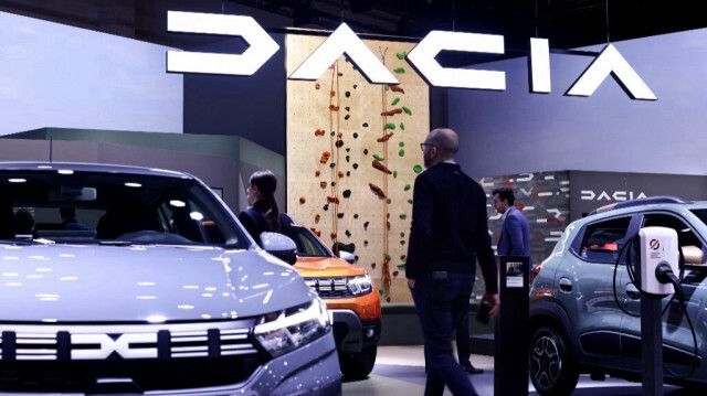 Le stand Dacia lors au Salon de l'automobile de Bruxelles le 13 janvier 2023 à Bruxelles.
Crédit : Kenzo TRIBOUILLARD / AFP