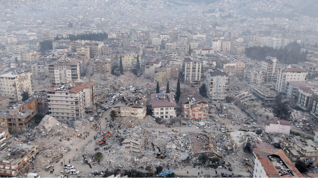 Kahramanmaraş merkezli depremler sonucu on binlerce kişi hayatını kaybetti.