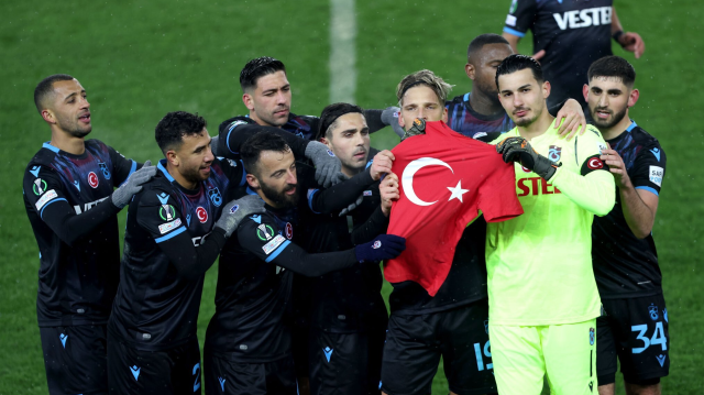 Trabzonsporlu futbolculardan anlamlı gol sevinci