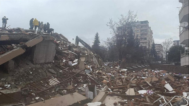 Deprem bölgesindeki öğrenciler isterse okul pansiyonlarına "parasız yatılı" olarak yerleşebilecek.