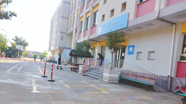 İstanbul Valiliği riskli 93 okul için tahliye kararı aldı.