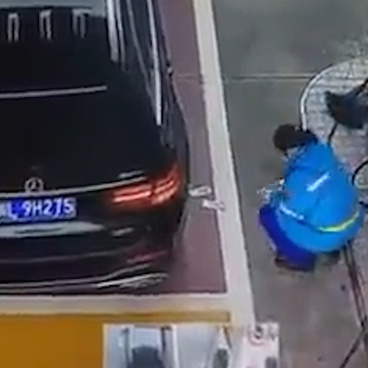 Benzinlikte çalışan kadın gözyaşlarını tutamadı  

