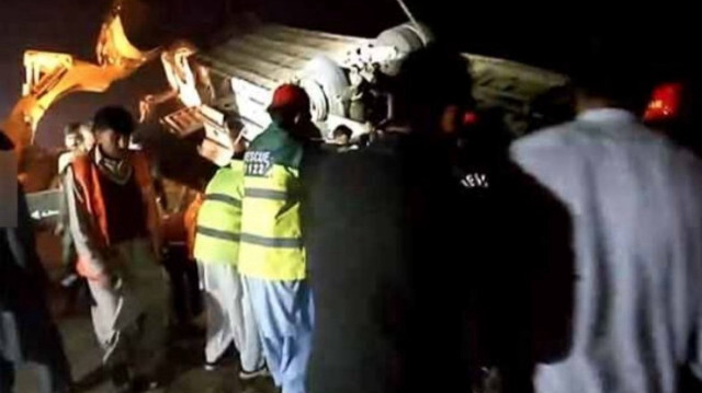 Pakistan'da yolcu otobüsü kazası