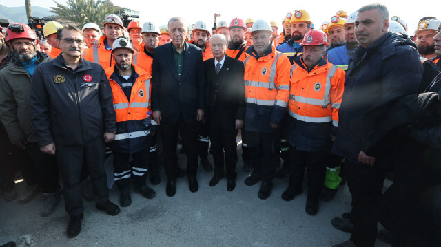 Cumhurbaşkanı Recep Tayyip Erdoğan ve MHP Genel Başkanı Devlet Bahçeli Hatay'da depremlerden etkilenen bölgeleri ziyaret etti.