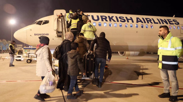 Deprem bölgesinden tahliye edilen 167 kişi THY uçağıyla İstanbul’a getirildi