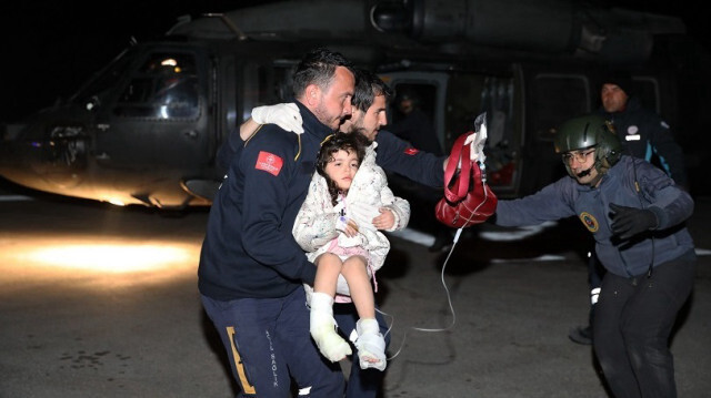 Hatay depremlerinde yaralanan afetzedeler Askeri Helikopterle Adana'ya sevk ediliyor.