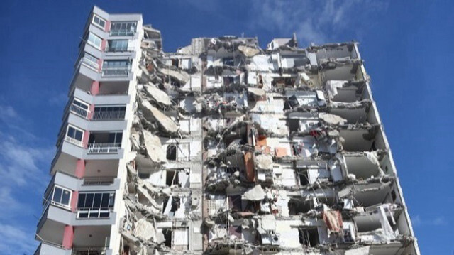 Mete Apartmanı'nın inşaat mühendisi ve teknik uygulama sorumlusu Muzaffer Mete'nin CHP'li Ceyhan ilçe Belediyesi'nde satın alma müdürü olarak görev yaptığı ortaya çıktı.