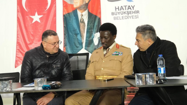 Hatay Büyükşehir Belediye Başkanı Lütfü Savaş'ın 'Afrika Prensi' diye tanıttığı kişinin Gana'da gece kulübü işletmecisi olduğu belirlendi. 