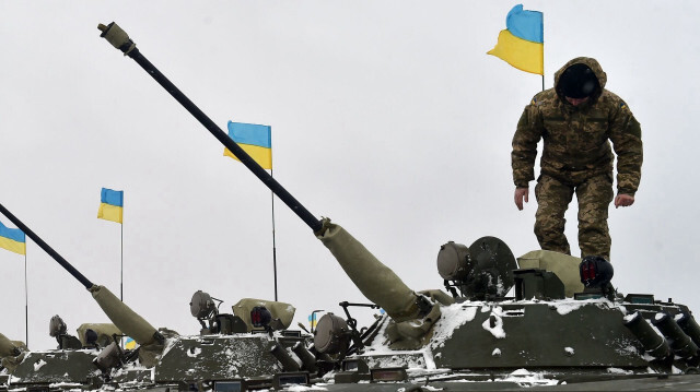NATO AB ve Ukrayna silah ve mühimmat üretimini hızlandırmanın yollarını arıyor.