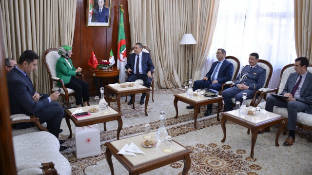 L'ambassadrice de Türkiye en Algérie, Mahinur Özdemir Göktaş et le ministre algérien de l'Intérieur, Brahim Merad. Crédit photo: AA