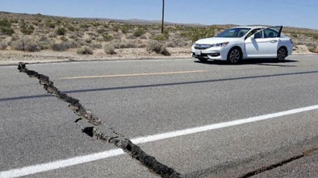 Arabadayken deprem olursa ne yapılmalı?