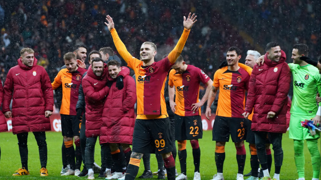 Galatasaray'ın Trabzonspor galibiyetinin ardından maç sonu sevinci.