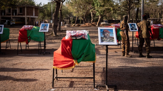 Le portrait de Thomas Sankara et son cercueil couvert du drapeau national du Burkina Faso à Ouagadougou le 23 février 2023, à la cérémonie de réinhumation.
Crédit Photo:OLYMPIA DE MAISMONT / AFP