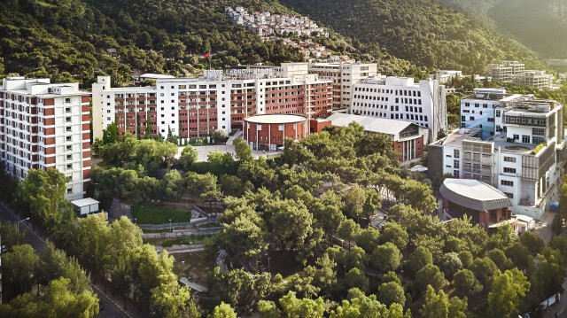 İzmir Ekonomi Üniversitesi.