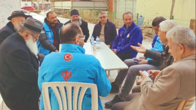 Diyanet’e bağlı ekipler, deprem bölgesindeki cemevlerini ziyaret etti. 