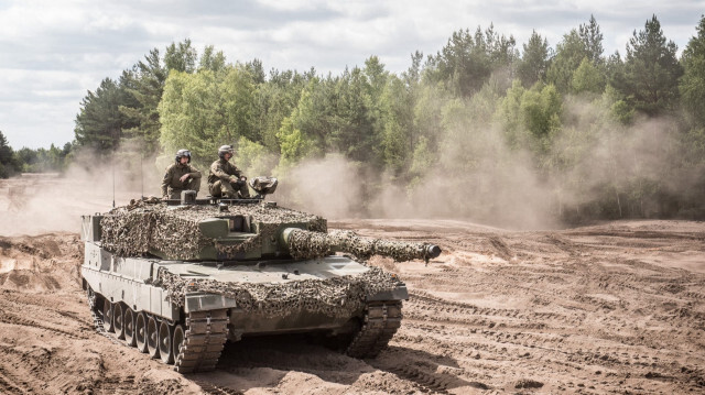 Polonya Leopard tanklarını Ukrayna'ya teslim etti