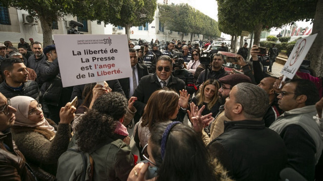 Les protestations contre les restrictions à la liberté de la presse se multiplient en Tunisie. Crédit photo : AA