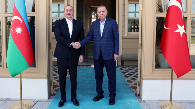 Cumhurbaşkanı Erdoğan Azerbaycanlı mevkidaşı Aliyev'le bir araya geldi
