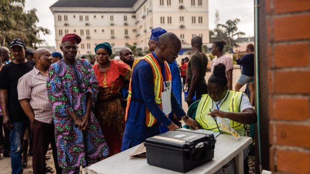 Les responsables de la Commission électorale nationale indépendante (INEC) ont mis en place du matériel de vote dans un bureau de vote à Ojuelegba, Lagos.
Crédit Photo: Benson Ibeabuchi / AFP