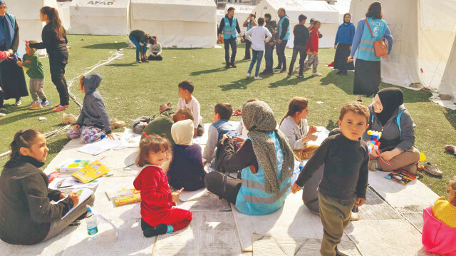 Depreme karşı alınacak önlemler arasında belki de ilk sırada ülkemizin geleceği olan çocuklarımızı depreme karşı bilinçli yetiştirmek geliyor.