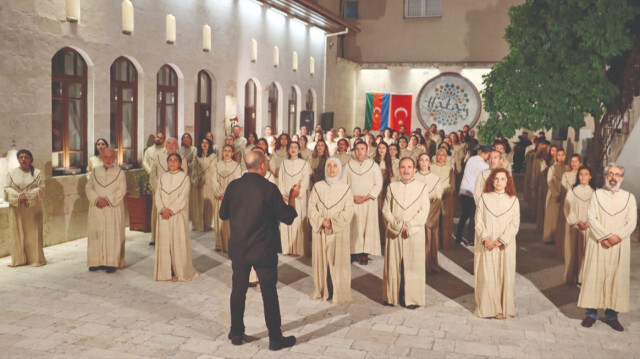 Semavi üç din ve farklı mezhepler ile meslek gruplarına mensup kişilerden oluşan Antakya Medeniyetler Korosu, depremde yedi can kaybetti.