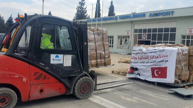 Les Jordaniens solidaires avec la Türkiye et la Syrie, participent à l'élan de solidarité internationale. Crédit photo: AA