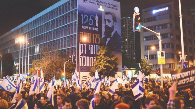 İsrail’de Başbakan Benyamin Netanyahu ve liderlik ettiği hükümete karşı düzenlenen sokak gösterileri ikinci ayını geride bıraktı.