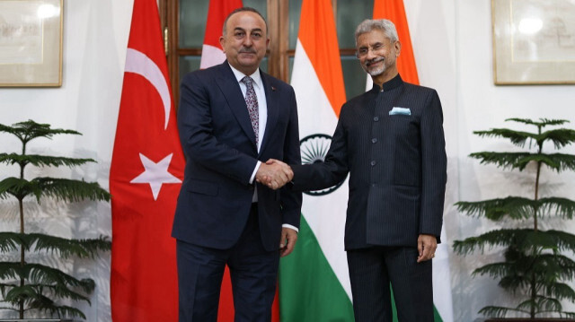 Le ministre turc des Affaires étrangères Mevlut Cavusoglu, rencontre le ministre indien des Affaires étrangères Subrahmanyam Jaishankar. Crédit photo: AA