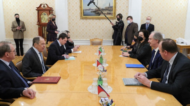 Le ministre russe des Affaires étrangères, Sergueï Lavrov, avec l'Envoyé spécial des Nations Unies pour la Syrie, Geir Pedersen. Crédit photo: HANDOUT / RUSSIAN FOREIGN MINISTRY / AFP