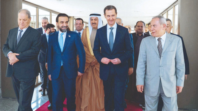  Arap ülkelerinden üst düzey parlamenterlerden oluşan bir grup pazar günü Suriye'ye giderken, ziyaret yumuşama sürecinin başlangıcı olarak yorumlandı.