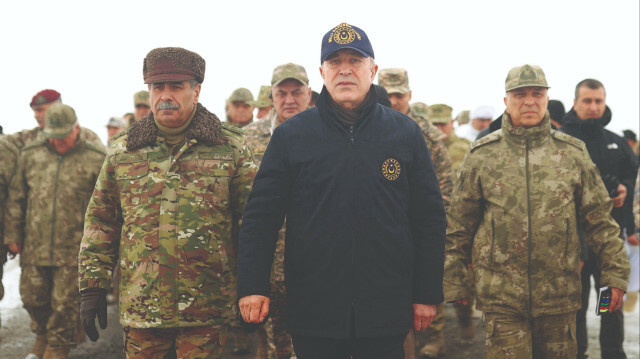 Kars’taki tatbikatı dün Milli Savunma Bakanı Hulusi Akar’la birlikte Azerbaycan ve Gürcistan Savunma Bakanları da takip etti.