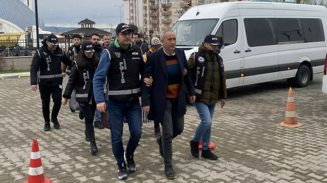 İYİ Partili Gökçeada Belediye Başkanı Ünal Çetin adliyeye sevk edildi.