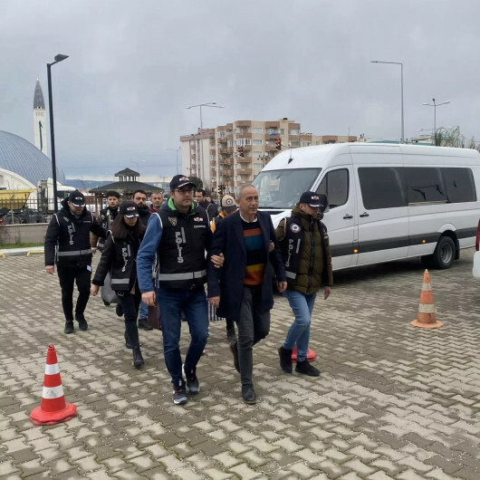 Gökçeada Belediyesi'ne 'yolsuzluk' operasyonu: İYİ Partili başkan dahil dört kişi adliyeye sevk edildi