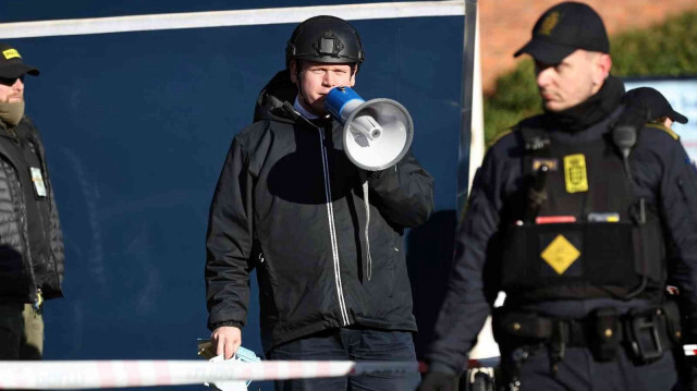 Rasmus Paludan, le leader du parti d'extrême droite danois Ligne Dure, a pris l'habitude de brûler le Saint Coran sous protection policière en Suède et au Danemark, au nom de la liberté d'expression. Crédit photo : IHA