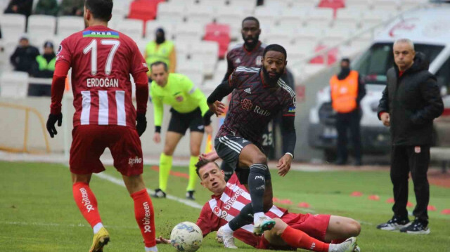 N'Koudou'nun rakibiyle girdiği mücadele.