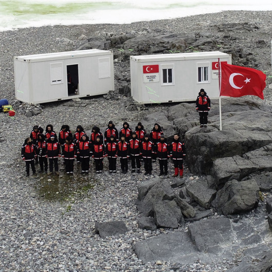 Türk Bilim Heyeti 68 saatlik yolculuğun ardından Antarktika’ya ayak bastı