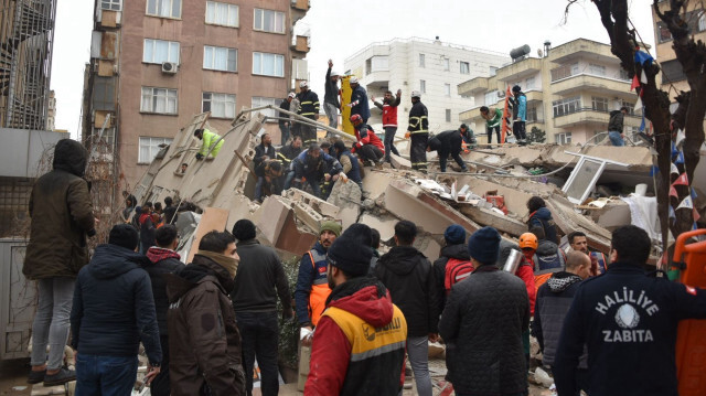 Kahramanmaraş'ta 7,4 büyüklüğünde deprem meydana geldi.